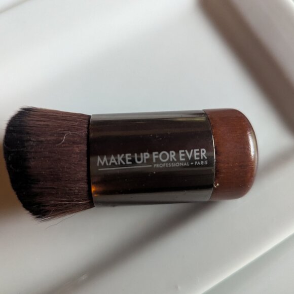 Make Up For Ever | BUFFING FOUNDATION BRUSH - 112 Artisan Brush - Picture 9 of 10